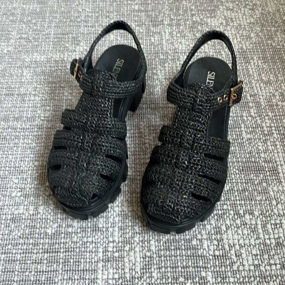 Fisherman sandals! 🖤